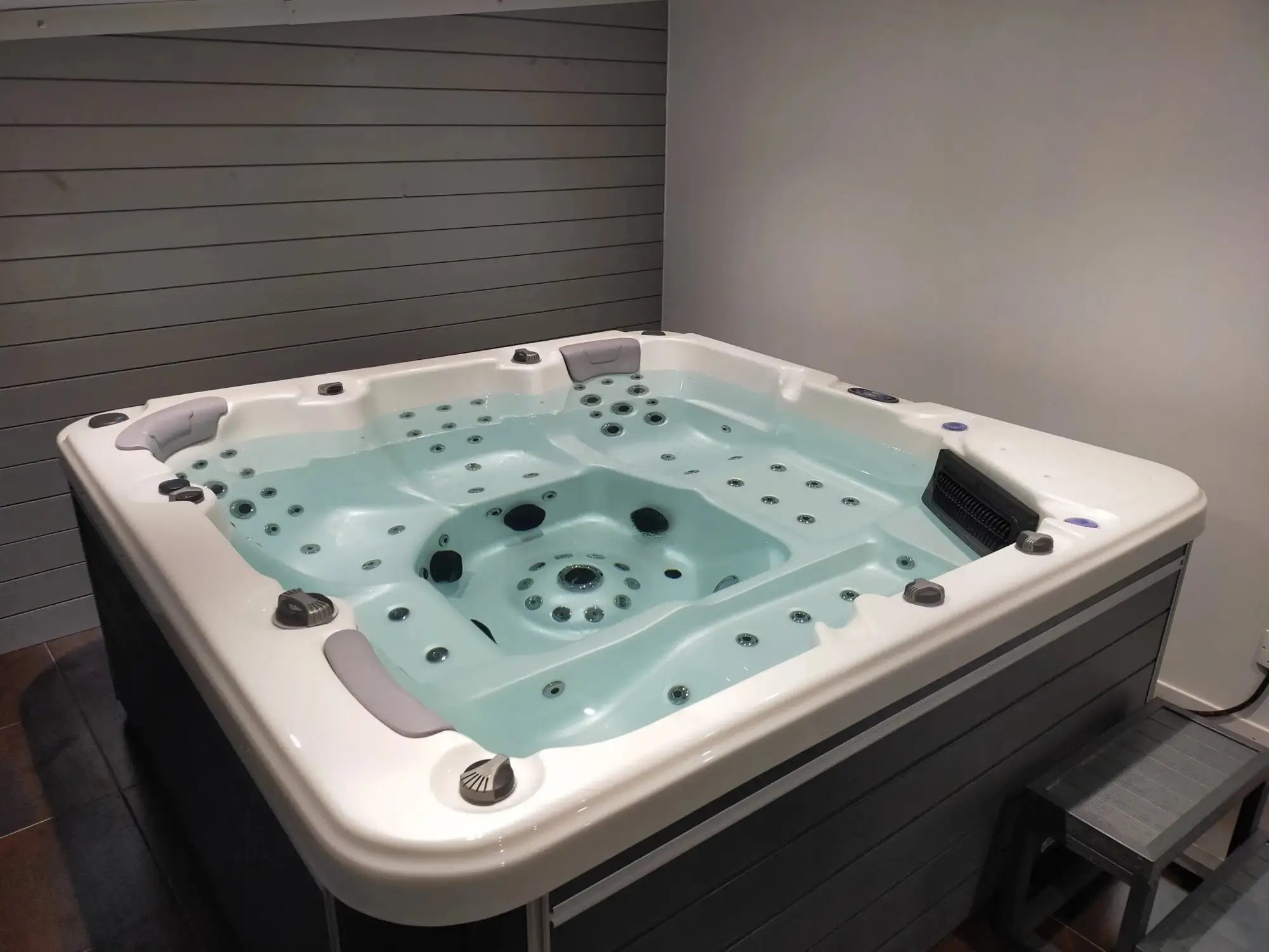 Spa en dur : Comment choisir selon relaxation, thérapie ou sport 123spa